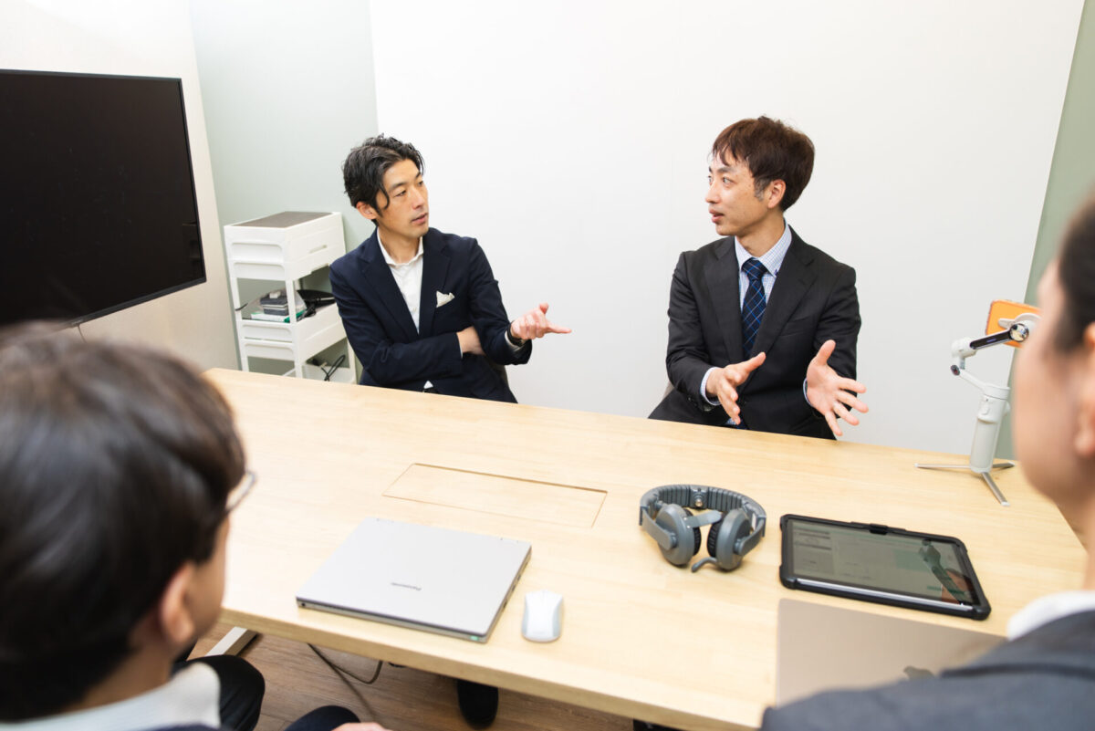 取材の様子（ムセンコネクトとLIFESCAPES様の受託開発ミーティング）