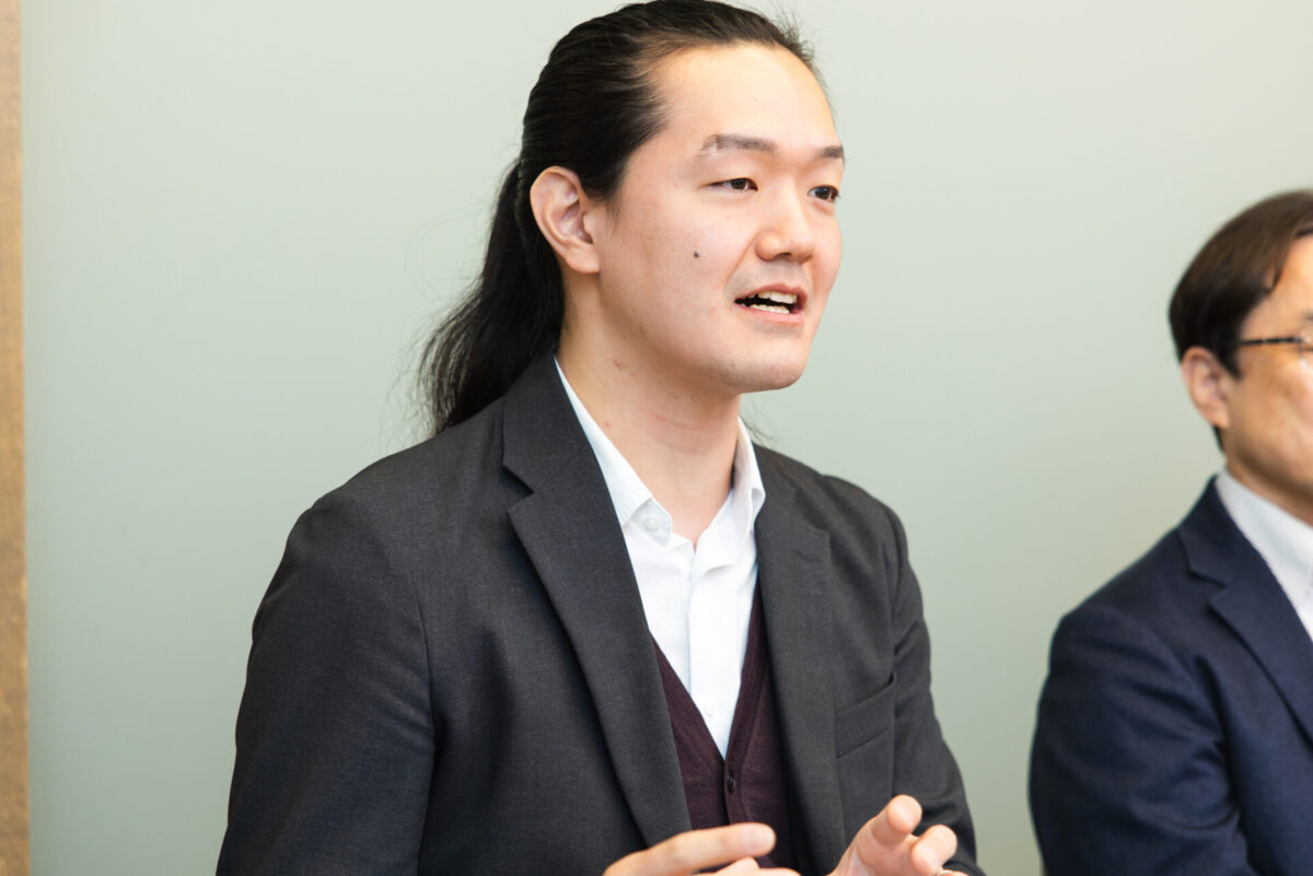 インタビューに答えるLIFESCAPES福田氏（受託開発事例）