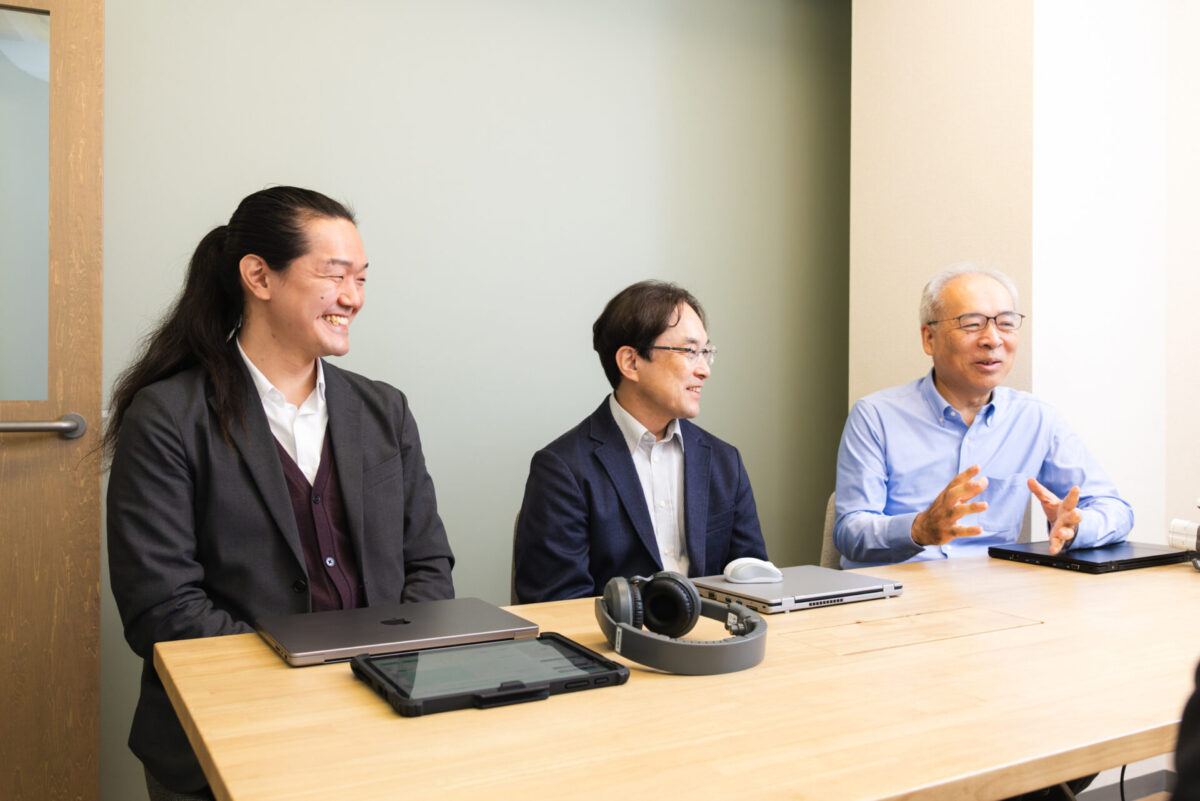 インタビューに答えるLIFESCAPES様（受託開発事例）